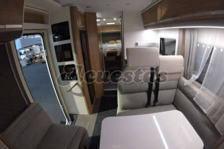 Adria Coral XL Axess 670 SL
