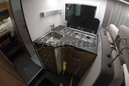 Adria Coral XL Axess 670 SL
